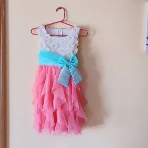 Girl's dress